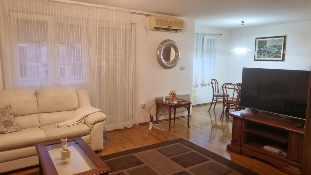 Apartments Miro Omišalj Buitenkant foto