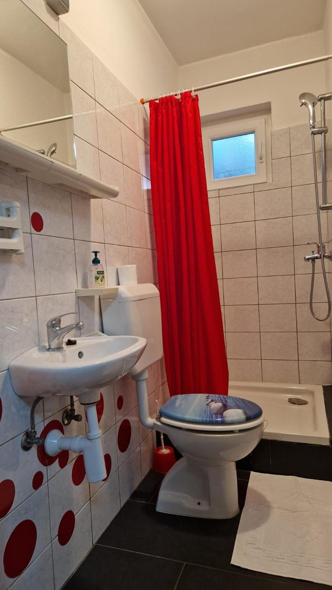 Apartments Miro Omišalj Buitenkant foto
